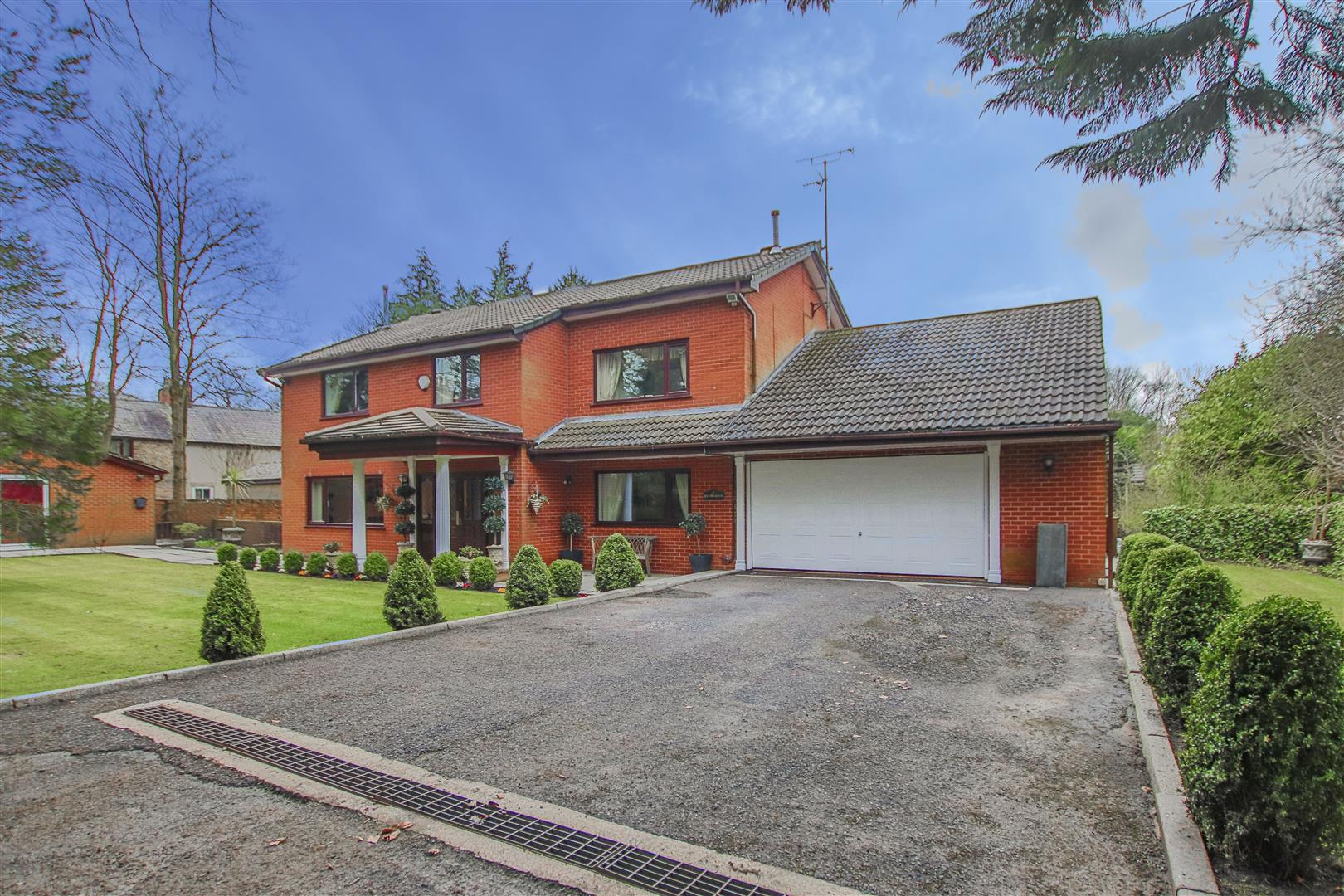 5 Bed Detached House For Sale - Main Image